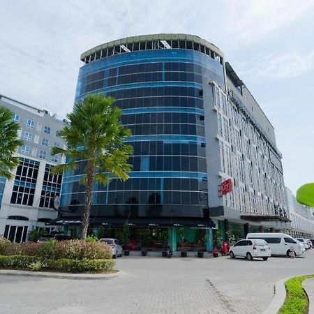 The Crew Hotel Kualanamu International Airport Medan Zewnętrze zdjęcie