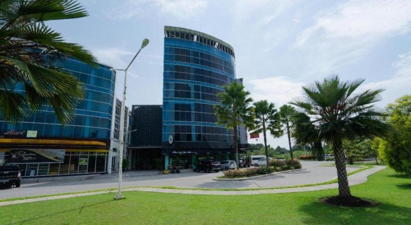 The Crew Hotel Kualanamu International Airport Medan Zewnętrze zdjęcie