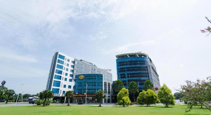 The Crew Hotel Kualanamu International Airport Medan Zewnętrze zdjęcie