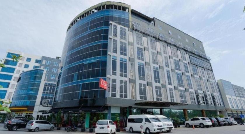 The Crew Hotel Kualanamu International Airport Medan Zewnętrze zdjęcie