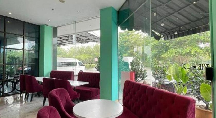 The Crew Hotel Kualanamu International Airport Medan Zewnętrze zdjęcie