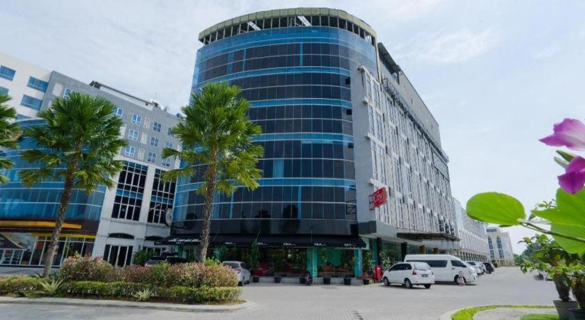 The Crew Hotel Kualanamu International Airport Medan Zewnętrze zdjęcie